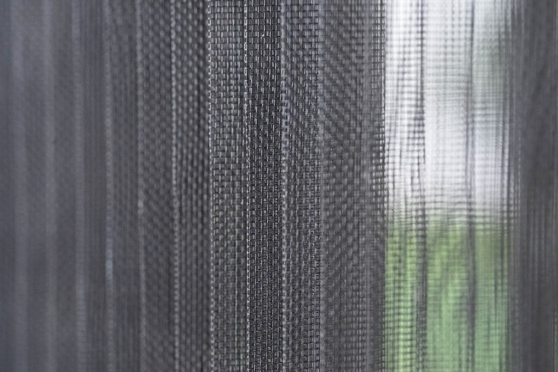 Plis réguliers de la toile ORINET en lumière naturelle